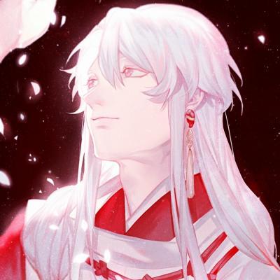 鹦鹉吃大蒜辣椒